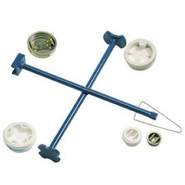 K. Kruis-vatensleutel van gelakt staal.